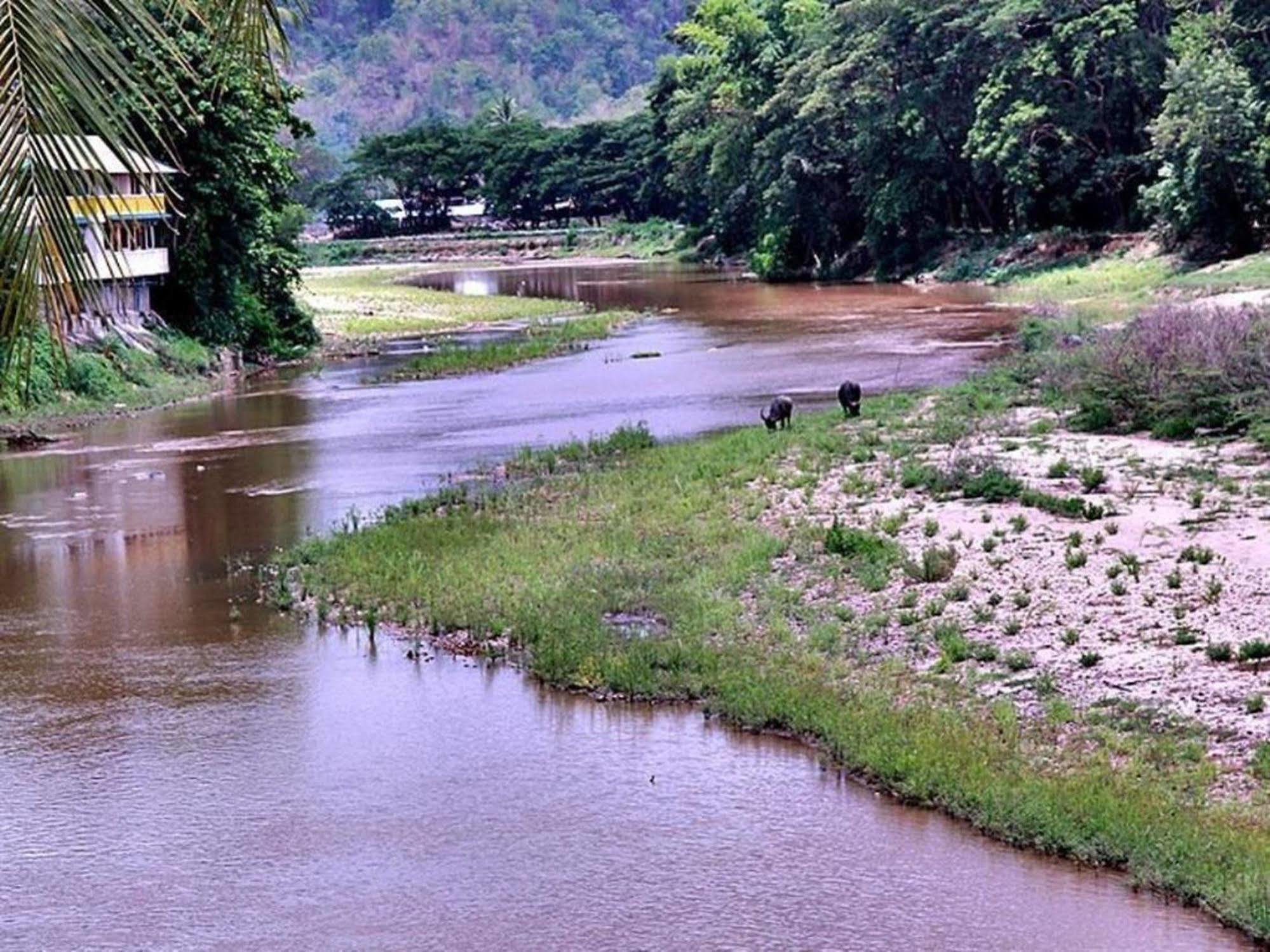 River Bank Resort Mae Sariang Bagian luar foto